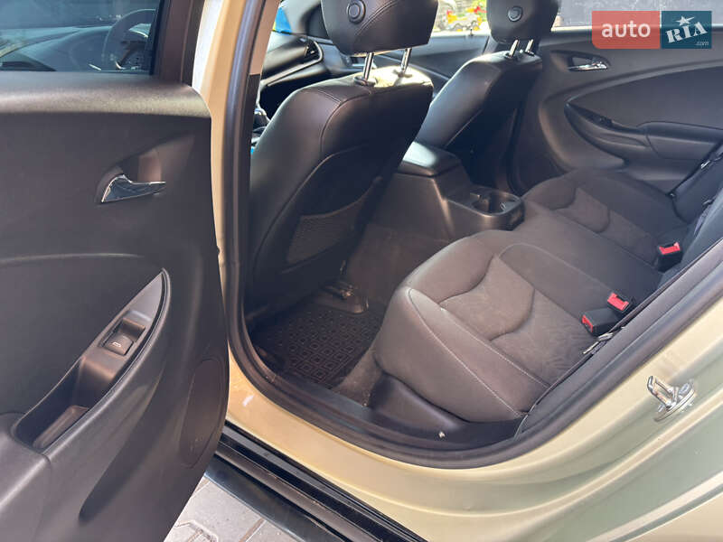 Хэтчбек Chevrolet Volt 2016 в Хмельницком