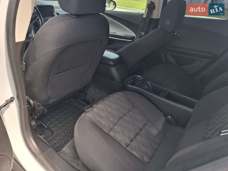Хэтчбек Chevrolet Volt 2015 в Черкассах