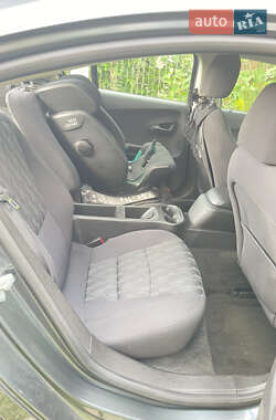 Хэтчбек Chevrolet Volt 2013 в 