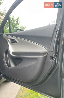 Хэтчбек Chevrolet Volt 2013 в 