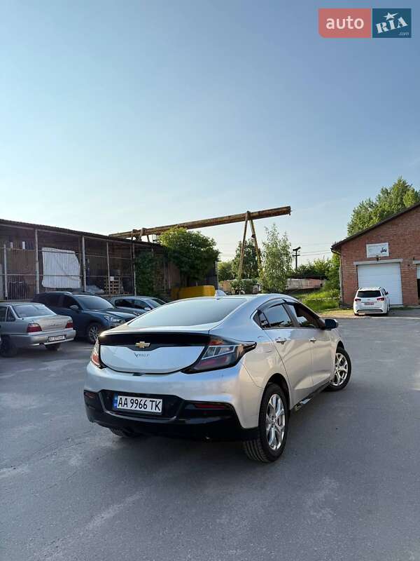 Хэтчбек Chevrolet Volt 2015 в Калиновке