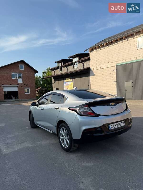 Хэтчбек Chevrolet Volt 2015 в Калиновке