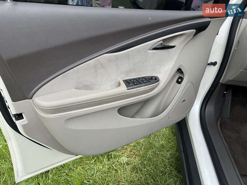 Хэтчбек Chevrolet Volt 2013 в Киеве