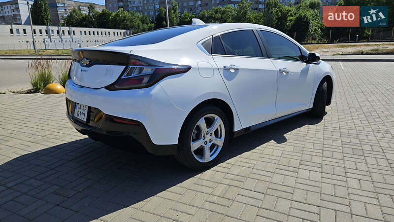 Хэтчбек Chevrolet Volt 2015 в Черкассах