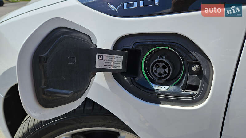 Хэтчбек Chevrolet Volt 2015 в Черкассах