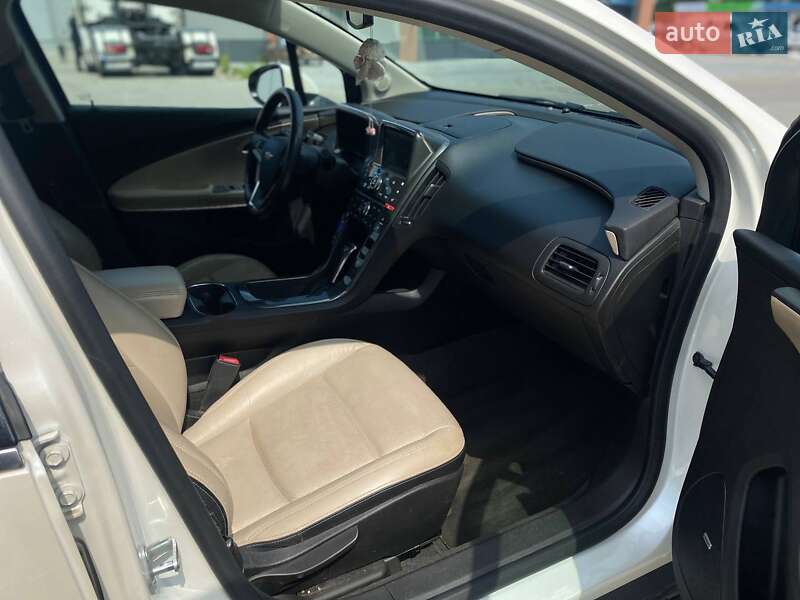 Хэтчбек Chevrolet Volt 2012 в Киеве