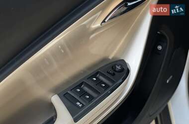 Хэтчбек Chevrolet Volt 2011 в 