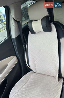 Хэтчбек Chevrolet Volt 2012 в 