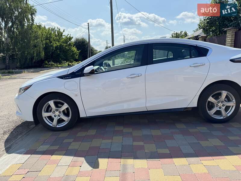 Хэтчбек Chevrolet Volt 2015 в Черкассах