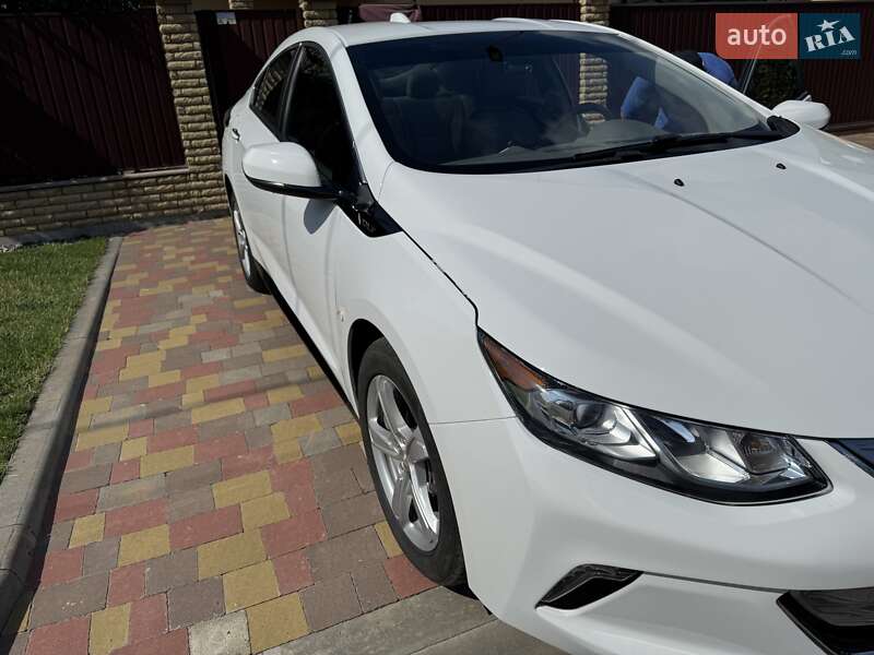 Хэтчбек Chevrolet Volt 2015 в Черкассах