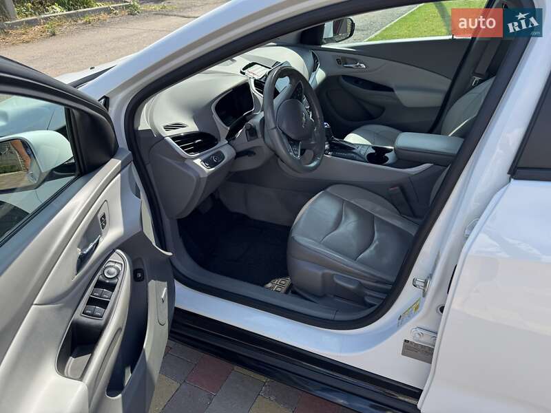 Хэтчбек Chevrolet Volt 2015 в Черкассах