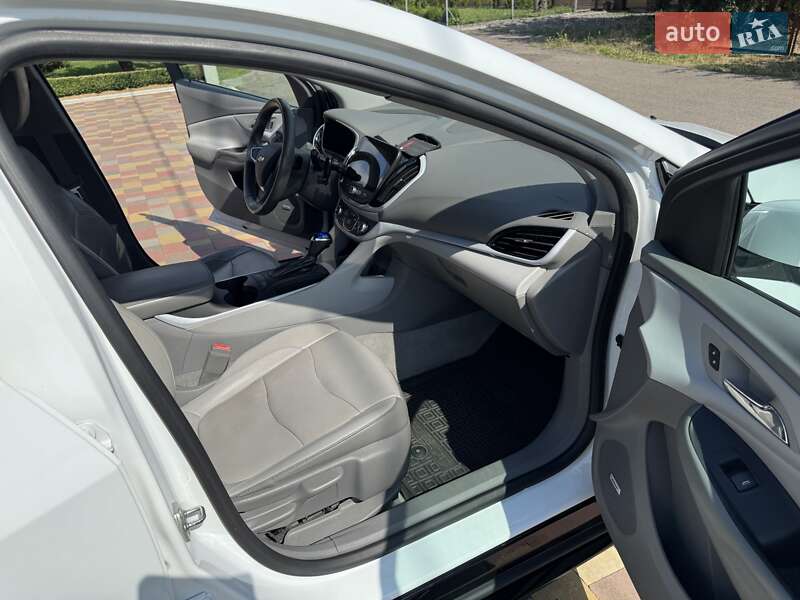 Хэтчбек Chevrolet Volt 2015 в Черкассах