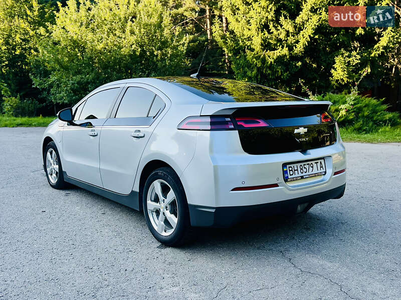 Хэтчбек Chevrolet Volt 2011 в Деражне