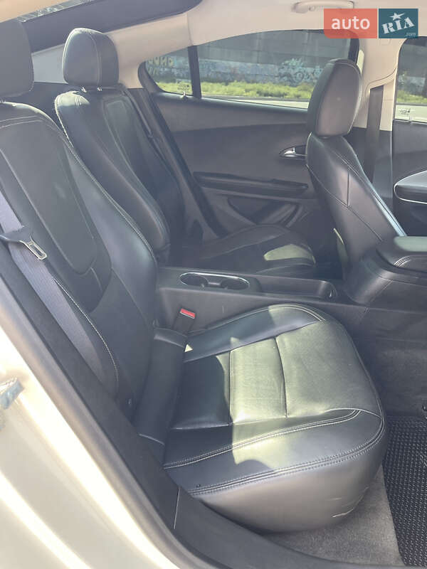 Хэтчбек Chevrolet Volt 2011 в Полтаве