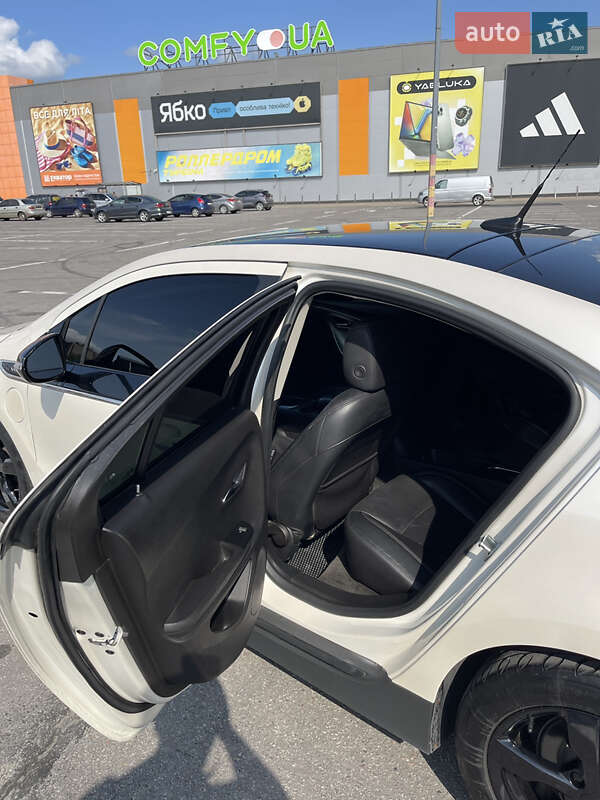 Хэтчбек Chevrolet Volt 2011 в Полтаве