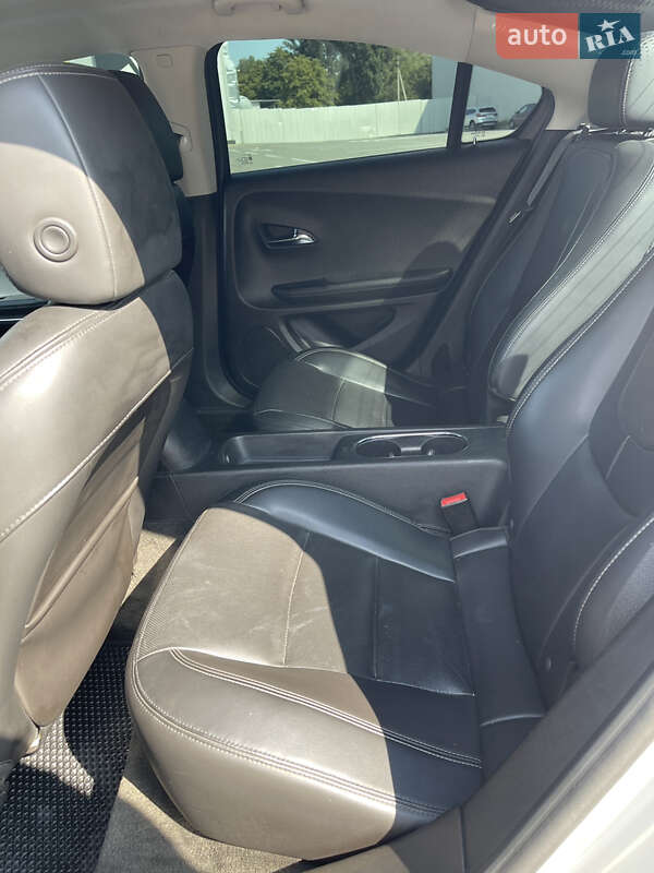 Хэтчбек Chevrolet Volt 2011 в Полтаве