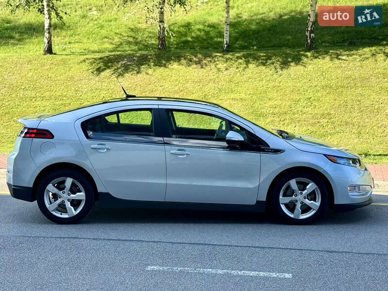 Хэтчбек Chevrolet Volt 2011 в Киеве