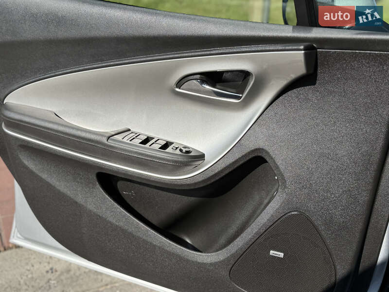 Хэтчбек Chevrolet Volt 2011 в Киеве
