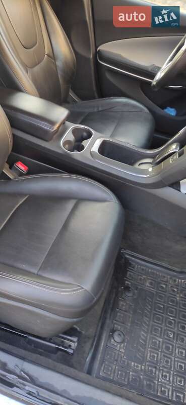 Хэтчбек Chevrolet Volt 2014 в Тернополе