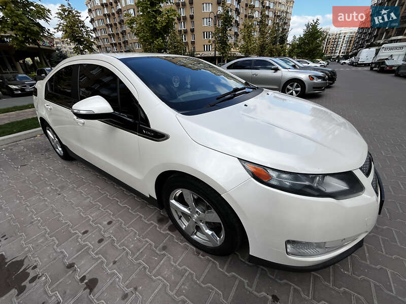 Хэтчбек Chevrolet Volt 2013 в Киеве