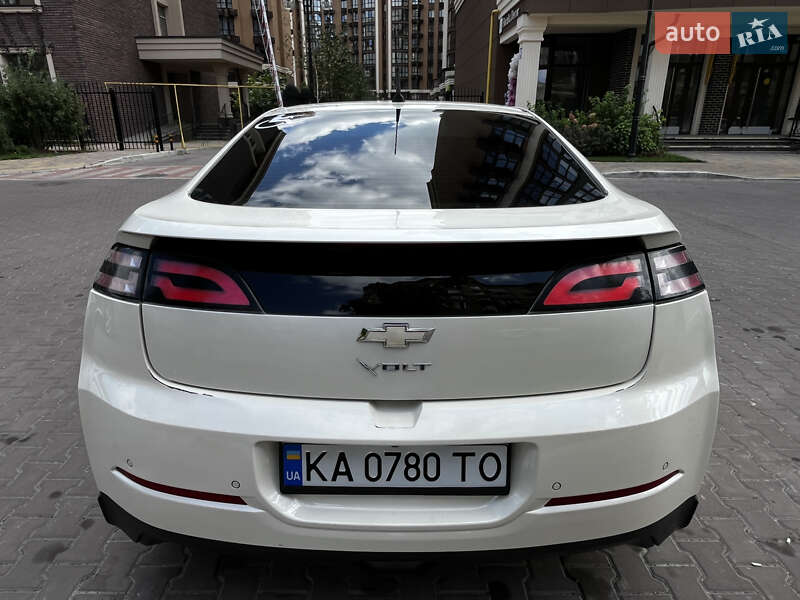 Хэтчбек Chevrolet Volt 2013 в Киеве