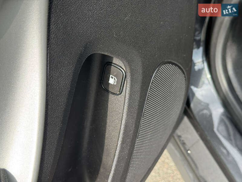 Хэтчбек Chevrolet Volt 2014 в Киеве