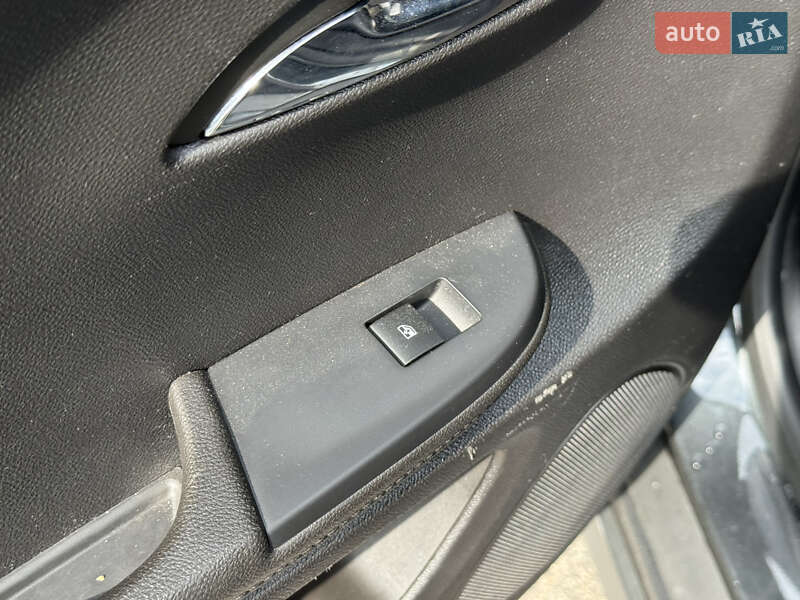 Хэтчбек Chevrolet Volt 2014 в Киеве