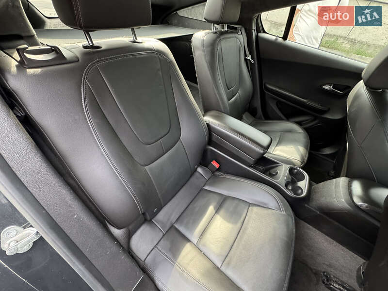 Хэтчбек Chevrolet Volt 2014 в Киеве