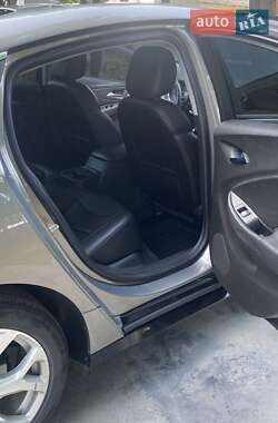 Хэтчбек Chevrolet Volt 2016 в 