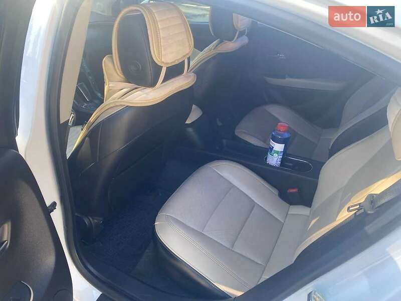 Хетчбек Chevrolet Volt 2012 в Кам'янському