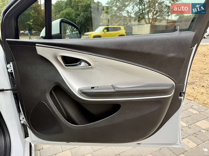 Хэтчбек Chevrolet Volt 2015 в Одессе