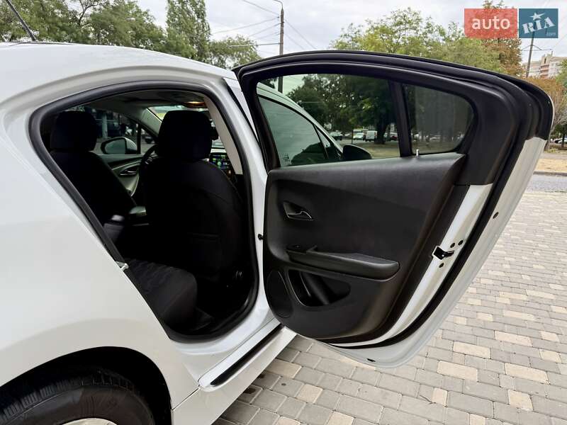 Хэтчбек Chevrolet Volt 2015 в Одессе