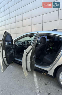 Хэтчбек Chevrolet Volt 2016 в 