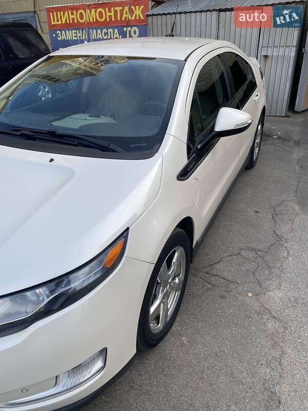 Хэтчбек Chevrolet Volt 2013 в 