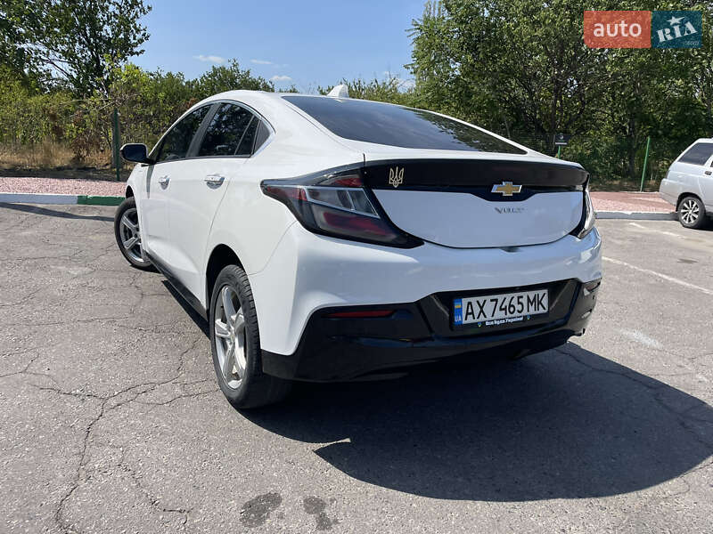 Хэтчбек Chevrolet Volt 2015 в Каменском