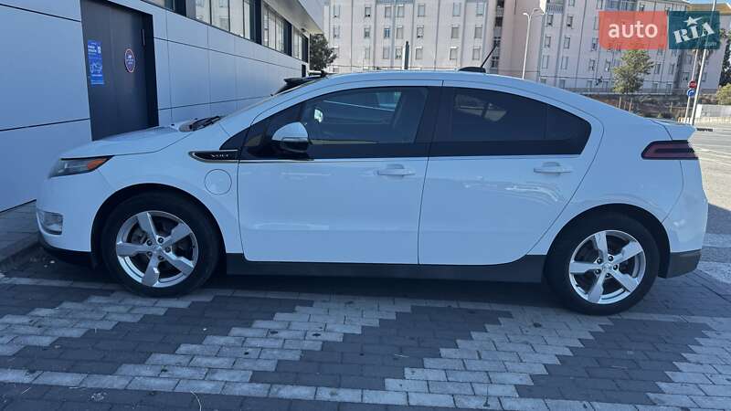 Хэтчбек Chevrolet Volt 2014 в 