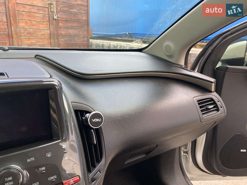Хэтчбек Chevrolet Volt 2012 в Киеве