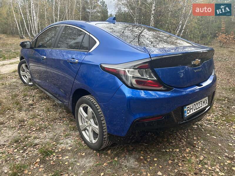 Хэтчбек Chevrolet Volt 2017 в Киеве