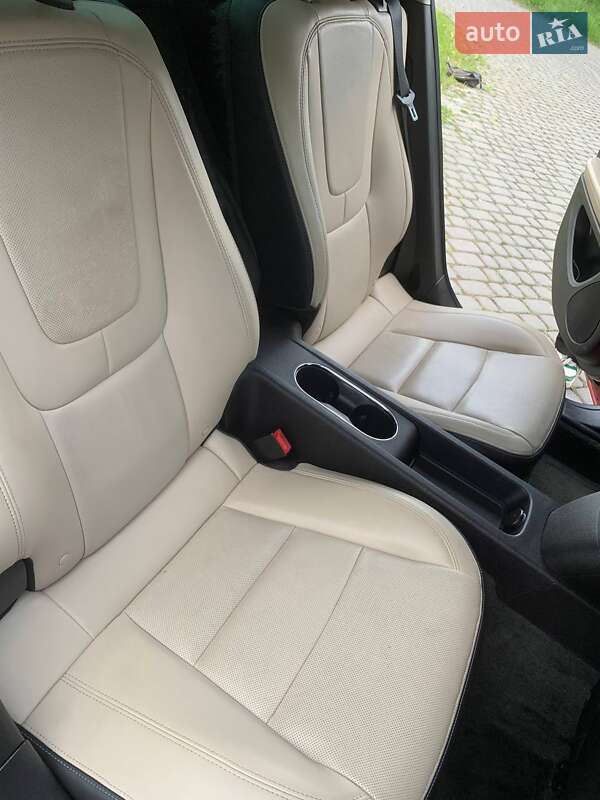 Хэтчбек Chevrolet Volt 2011 в Львове