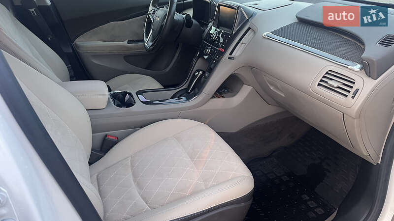 Хэтчбек Chevrolet Volt 2014 в Тернополе
