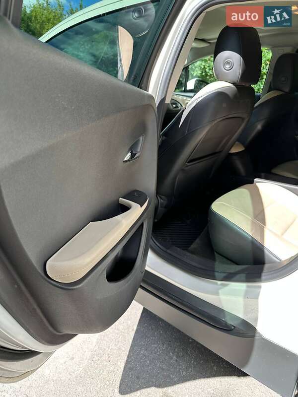 Хэтчбек Chevrolet Volt 2012 в Полтаве фото 8 Хэтчбек Chevrolet Volt 2012 в Полтаве