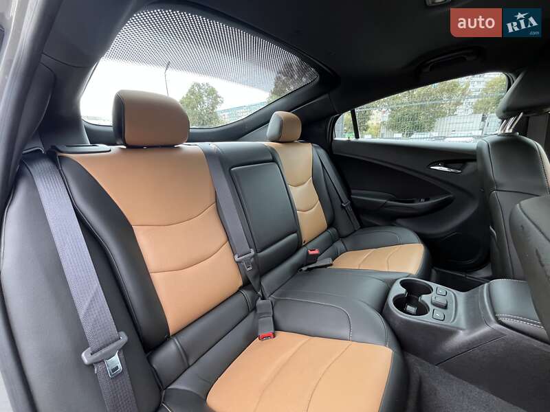 Хэтчбек Chevrolet Volt 2017 в Днепре