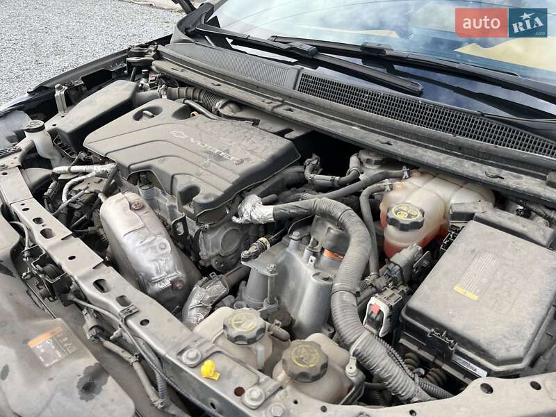 Хэтчбек Chevrolet Volt 2017 в Днепре