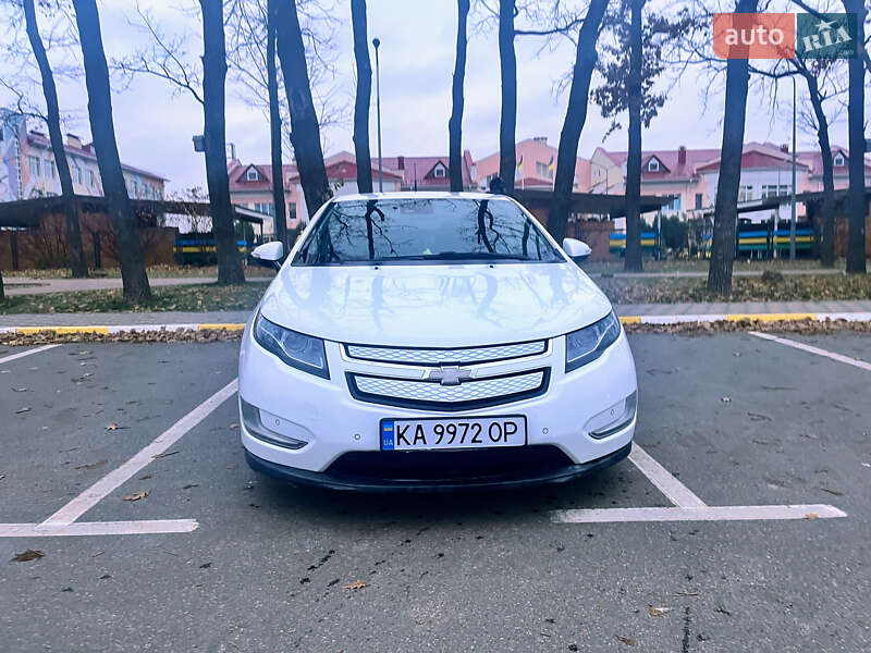 Хэтчбек Chevrolet Volt 2014 в Киеве