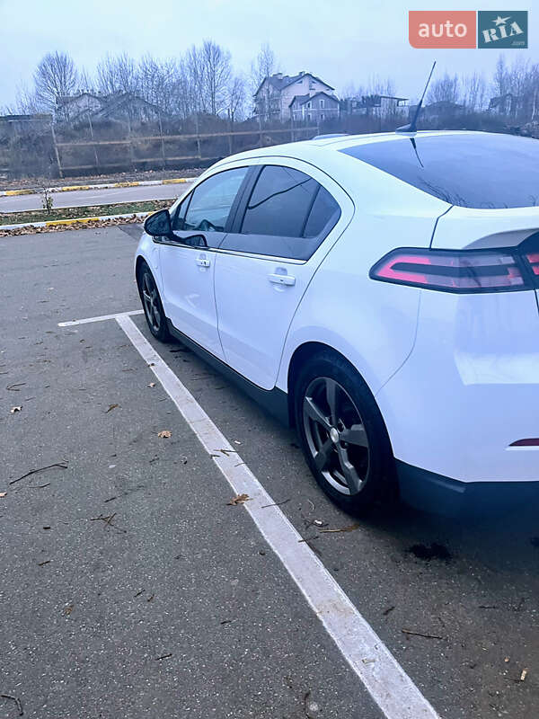 Хэтчбек Chevrolet Volt 2014 в Киеве