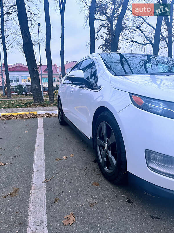 Хэтчбек Chevrolet Volt 2014 в Киеве