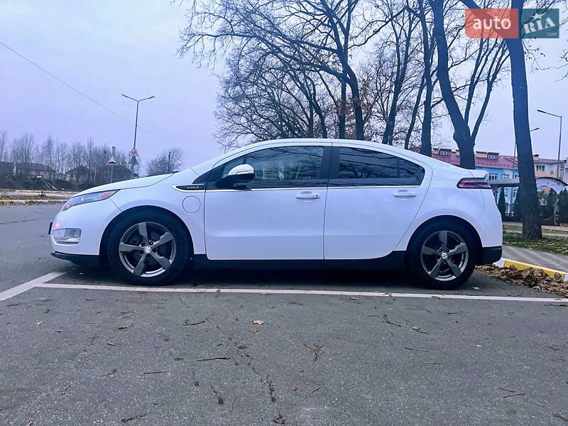 Хэтчбек Chevrolet Volt 2014 в Киеве