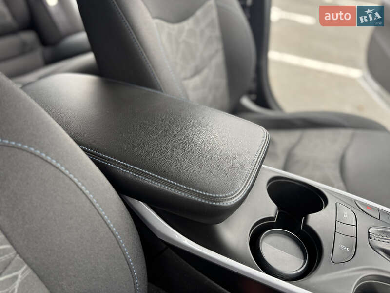 Хетчбек Chevrolet Volt 2016 в Києві