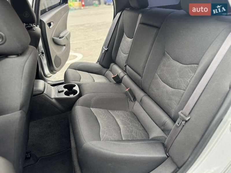 Хетчбек Chevrolet Volt 2016 в Києві