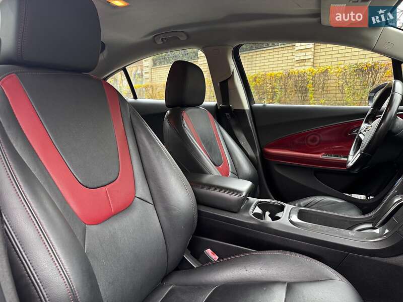 Хэтчбек Chevrolet Volt 2012 в Киеве